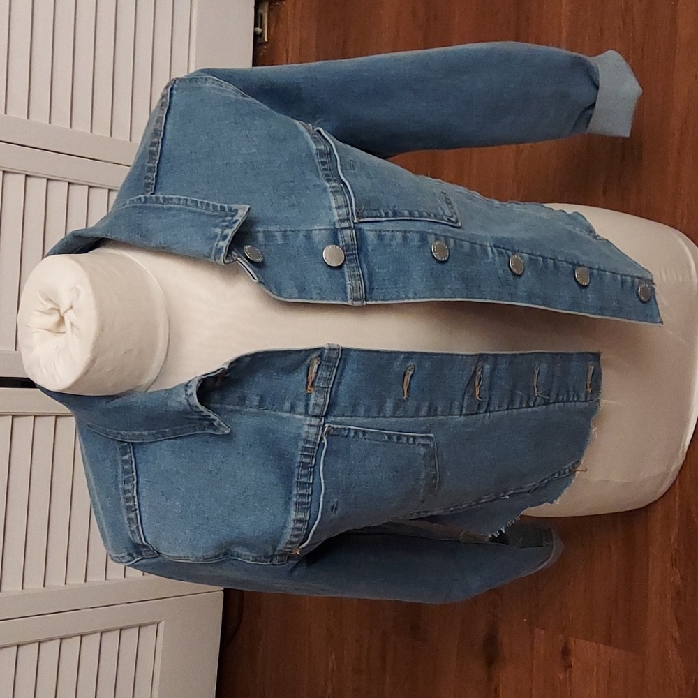 Cropped Denim Jacket - Picture 4 of 8